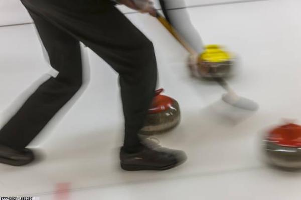 离石体育馆游泳培训班(图1)